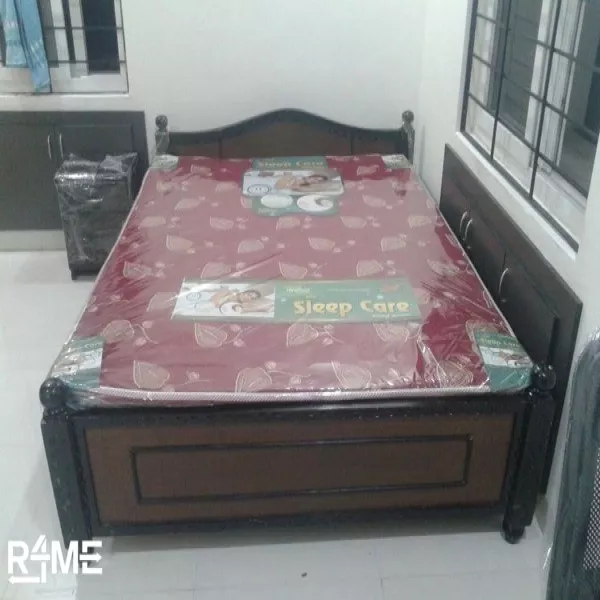 Double Wooden Cot (Queen Size) on rent