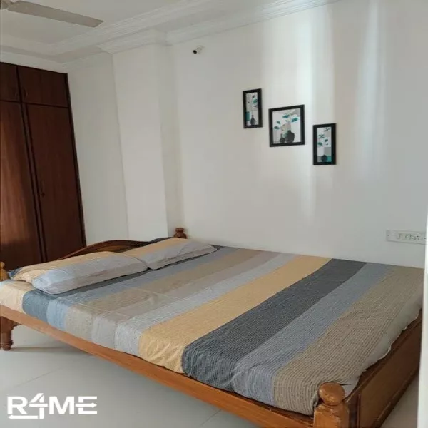 Double Wooden Cot (Queen Size)
