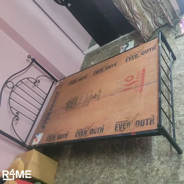 Metal Bed Iron Frame (4ftx6ft)