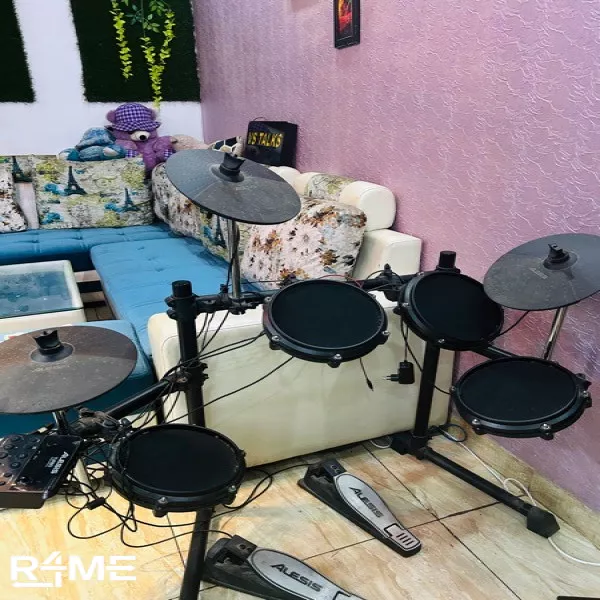 Electric Drum Kit Alesis turbo on rent