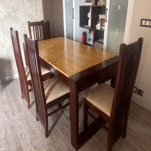 6 Seater Dining Table on rent