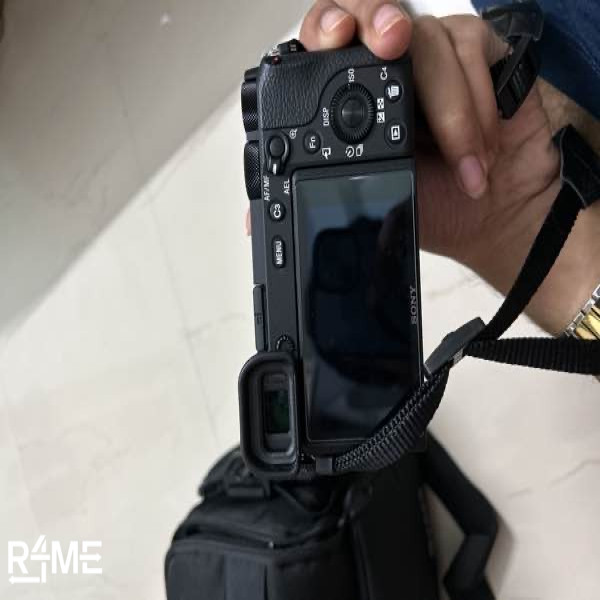 Sony Alpha 6600M with 18-135 mm lense