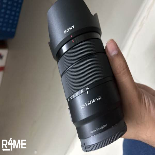 Sony Alpha 6600M with 18-135 mm lense