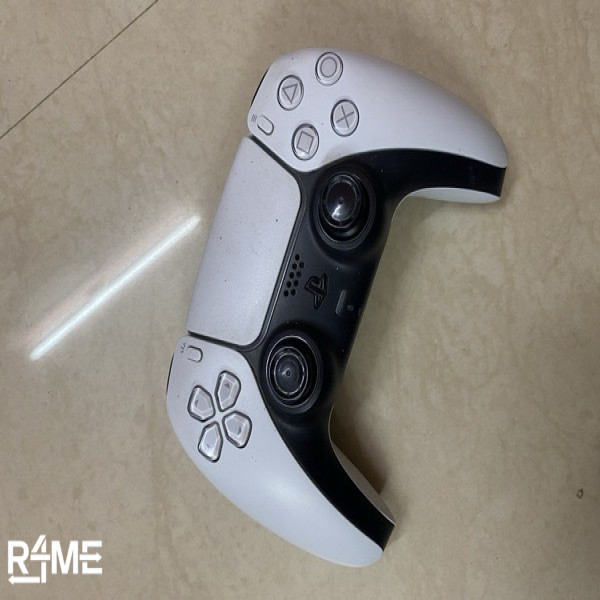 PlayStation 5 (Disc Edition) with 2 Controllers – For Rent