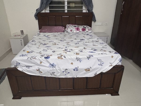 Queen size bed in Ranga Reddy on rent