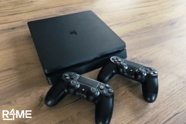 PS 4 new with 2 controllers(jailbreak)more than 10 latest games