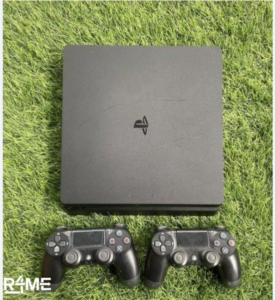 PS 4 new with 2 controllers(jailbreak)more than 10 latest games