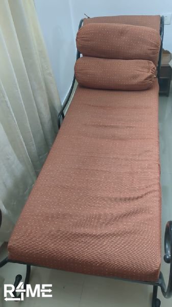 single diwan with 2 bolsters on rent