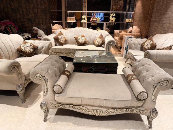 Luxurious 9 seater sofa set on rent