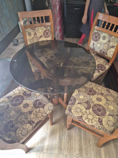 Dinning table 4 seater available  for rent on rent