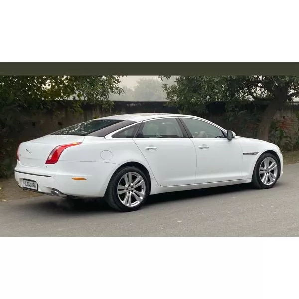 Jaguar XJ on rent