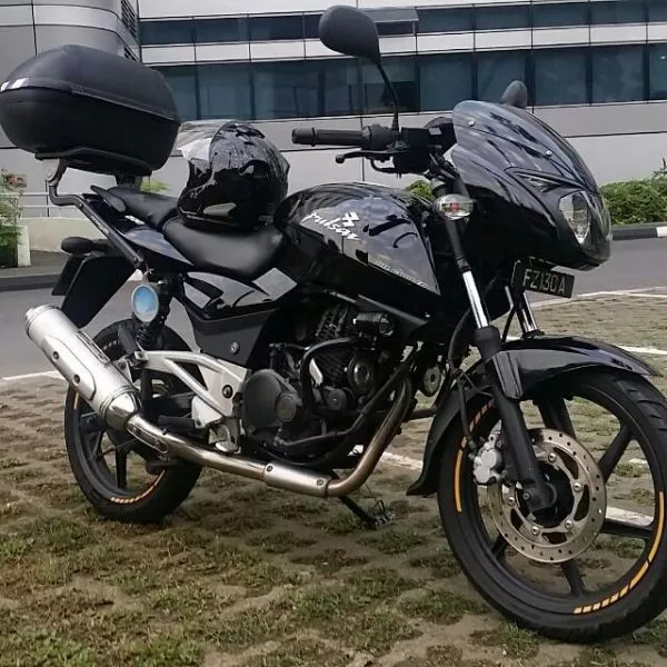 Bajaj Pulsar 200 on rent