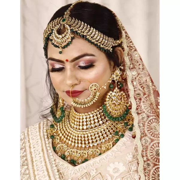 Premium Kundan Jewellery Set with Green Beads on rent