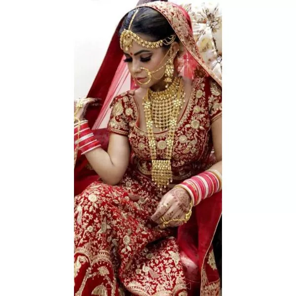 Heavy Golden Jewellery Set on rent