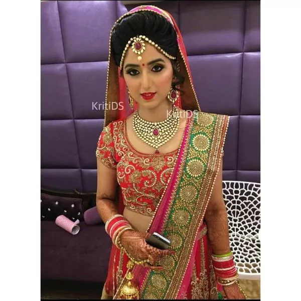 Kundan Set With Meenakari Work on rent