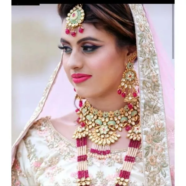 Beads & Kundan Work Set in Pastel Color on rent