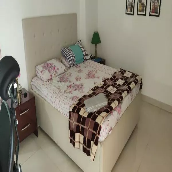 Queen Size Bed With H Storage on rent