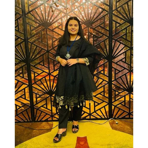  "Exquisite Pakistani Elegance: Rent our Gorgeous Black Dress for Unforgettable Moments" on rent