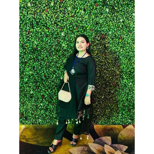  "Exquisite Pakistani Elegance: Rent our Gorgeous Black Dress for Unforgettable Moments" on rent