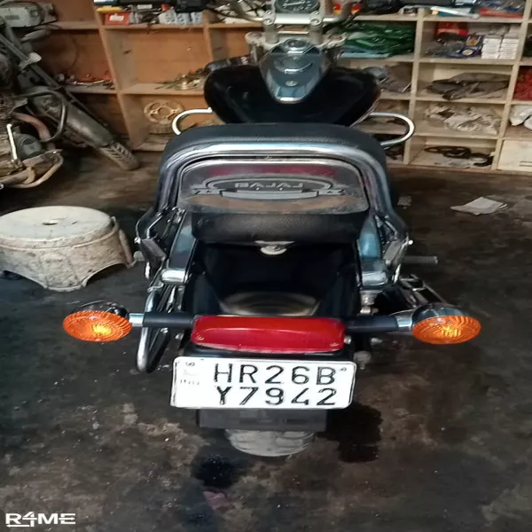 Bajaj Avenger 220cc on rent