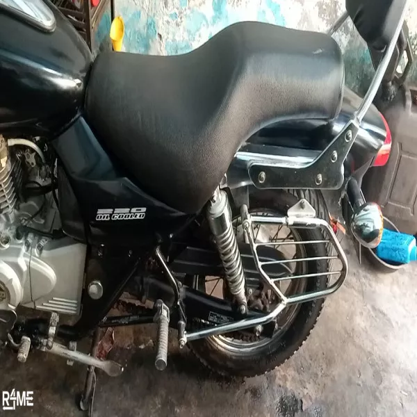 Bajaj Avenger 220cc on rent