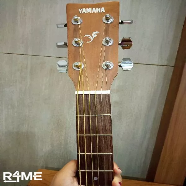 Yamaha FS80c Acoustic Guitar on rent