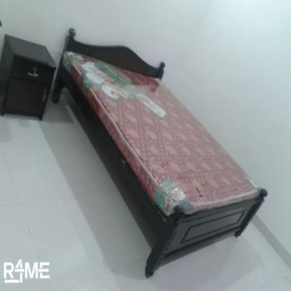 Double Wooden Cot (Queen Size) on rent