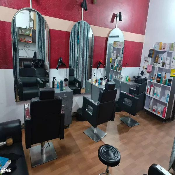 Salon Furniture (30+ items) on rent