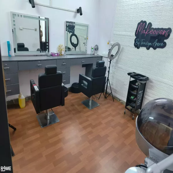 Salon Furniture (30+ items) on rent