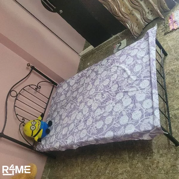 Metal Bed Iron Frame (4ftx6ft) on rent