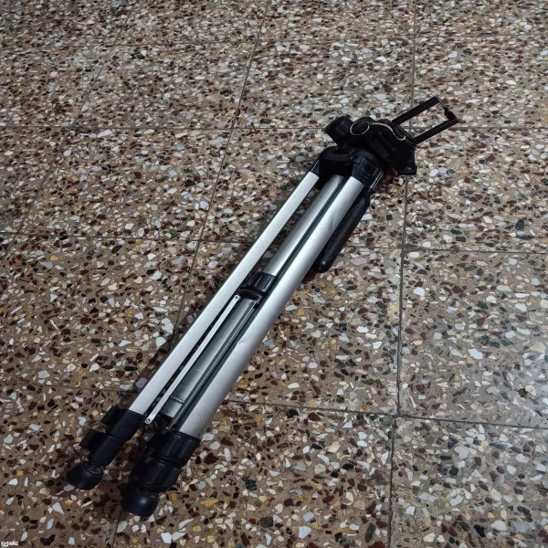 Minolta Tripod (Original) on rent