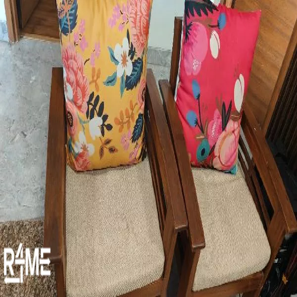 5 Seater Sofa + Center Table on rent