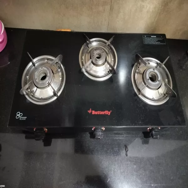 Gas Stove with 3 Burners - Butterfly on rent