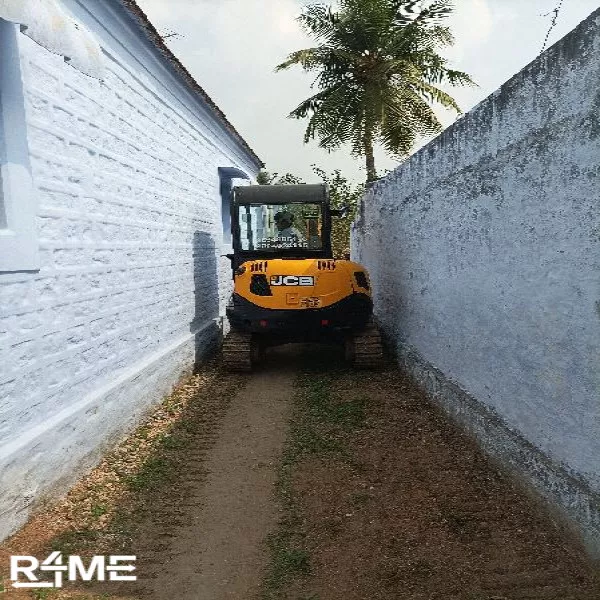 Mini Excavator With Bucket on rent