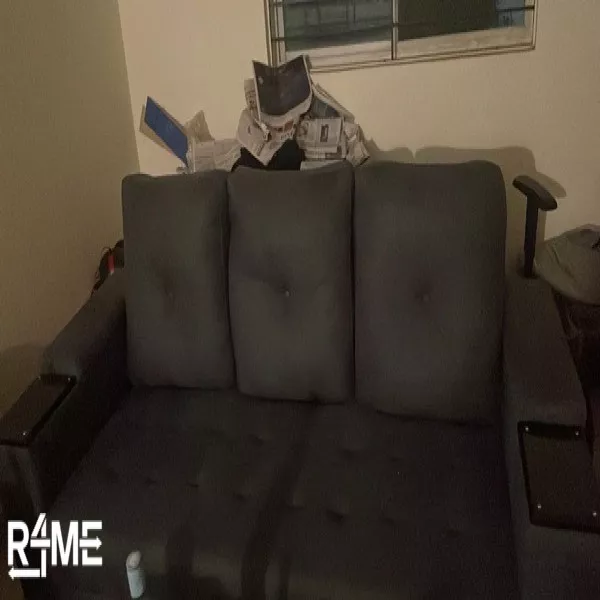 Sofa 3-1-1 And Centre Table on rent