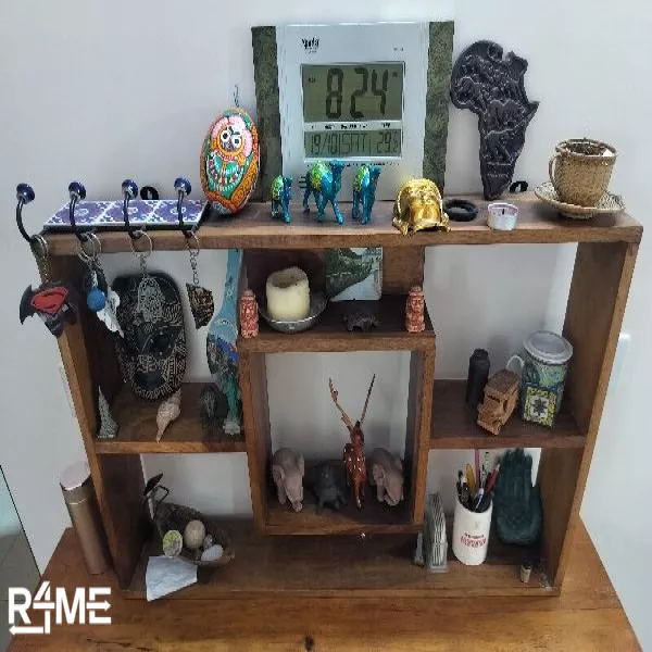 Wooden Shelf on rent