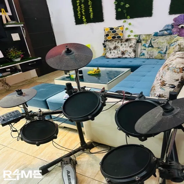 Electric Drum Kit Alesis turbo on rent