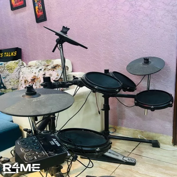 Electric Drum Kit Alesis turbo on rent