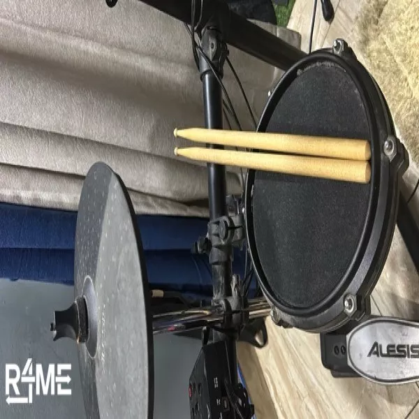 Electric Drum Kit Alesis turbo on rent