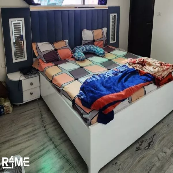 King Size Bed on rent