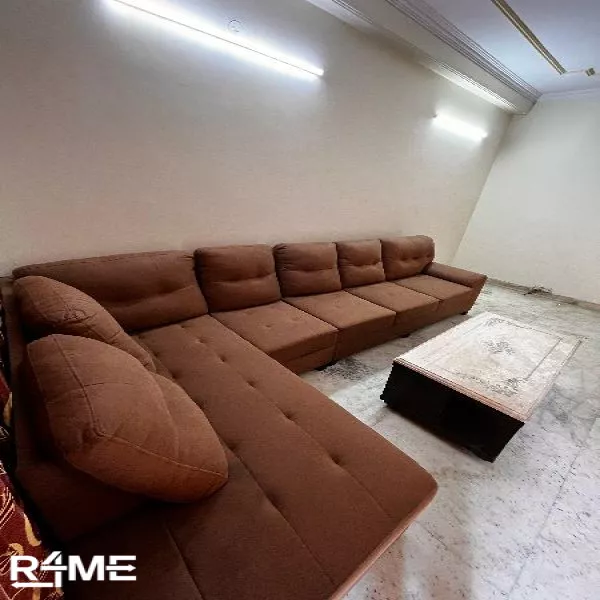 7 Seater Sofa With Center Tabl on rent