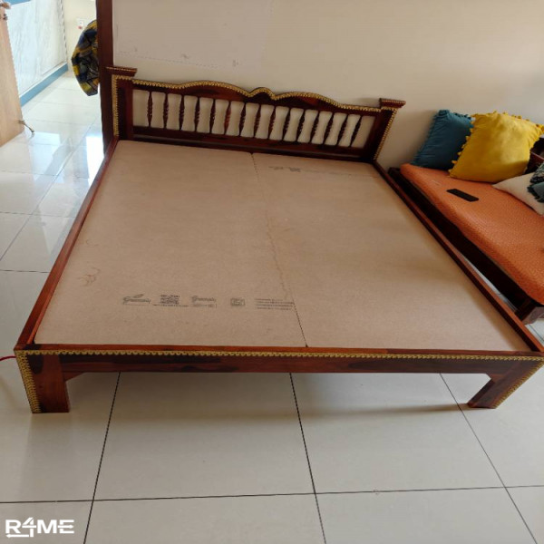 Shesham wood queen size bed on rent
