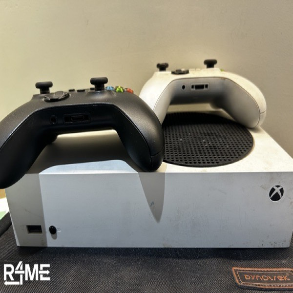 Xbox series S with 2 controllers on rent