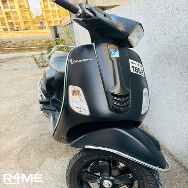 VESPA SXL 150 || BLACK MATTE on rent