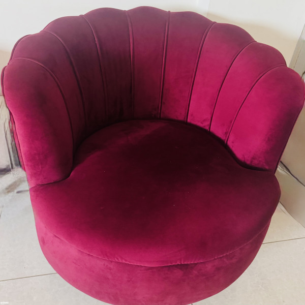 Accent chair and bed side bench on rent