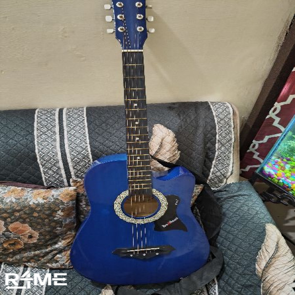 Acoustic Guitar with D'Addario Acoustic EJ 15 Phosphor Bronze Strings applied and Carry Bag on rent