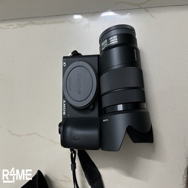 Sony Alpha 6600M with 18-135 mm lense on rent
