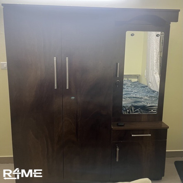2 wardrobes with 1 dressing table on rent