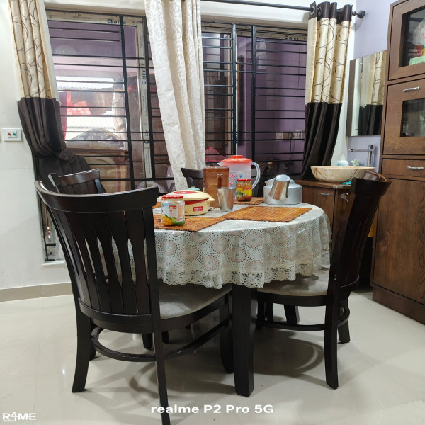 4 sitter dining table on rent