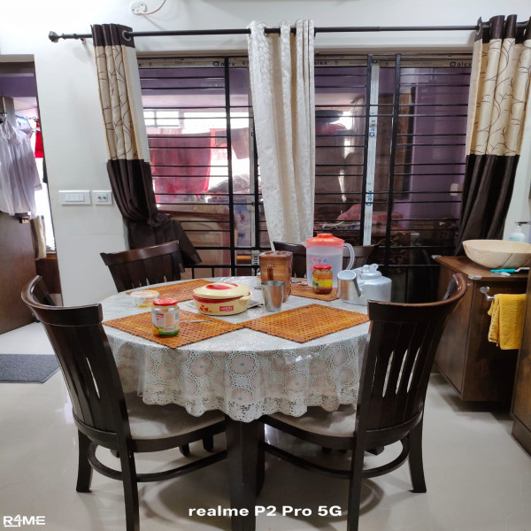 4 sitter dining table on rent